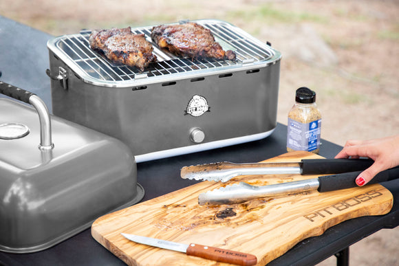 Pit Boss Draagbare Houtskool Grill - Retro look (Incl. beschermhoes)